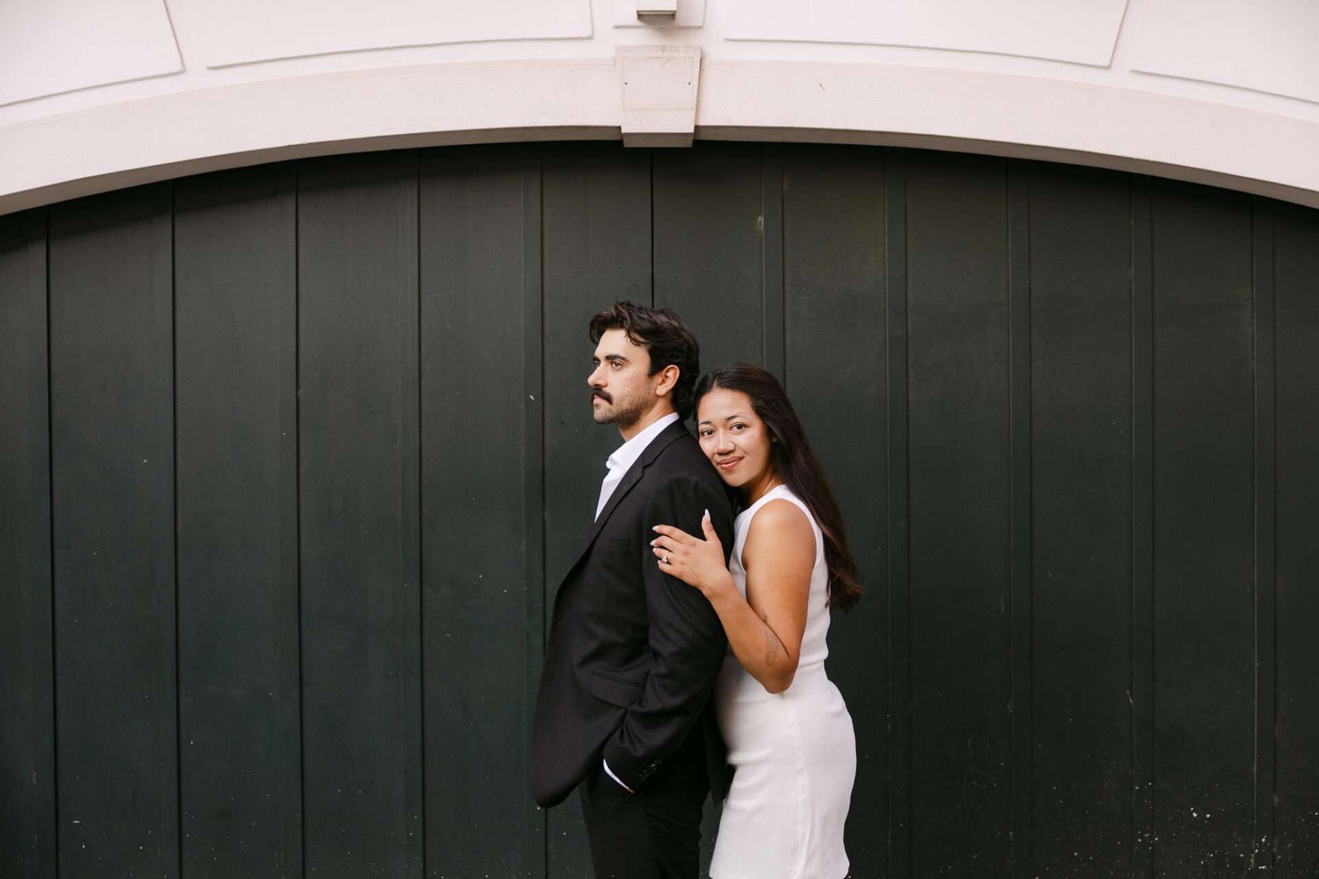 Romantic engagement session in Alfama by Lisbon proposal photographer Rita Santana
