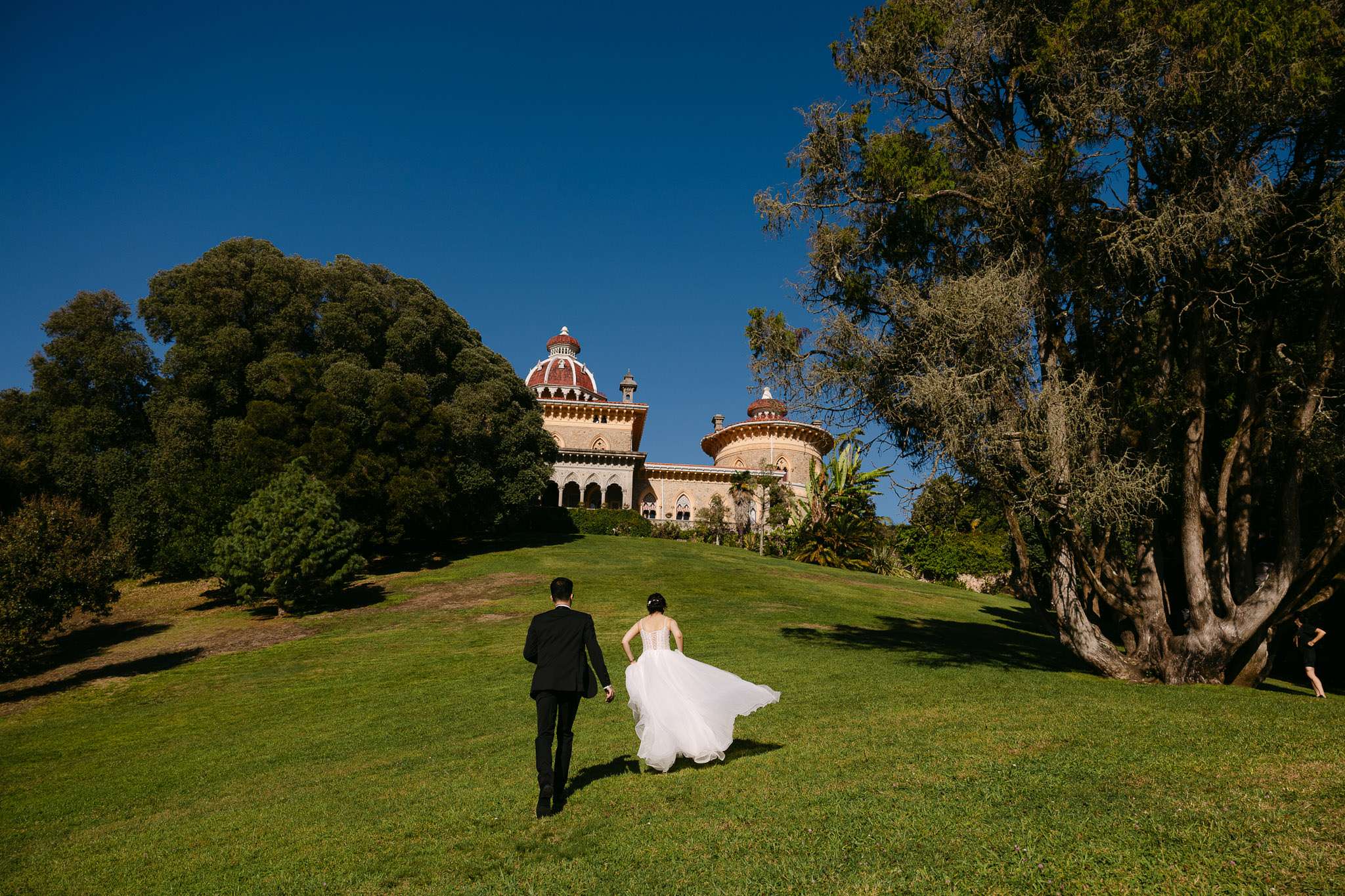 Why Nature Is the Most Beautiful Backdrop for Your Wedding Photos
